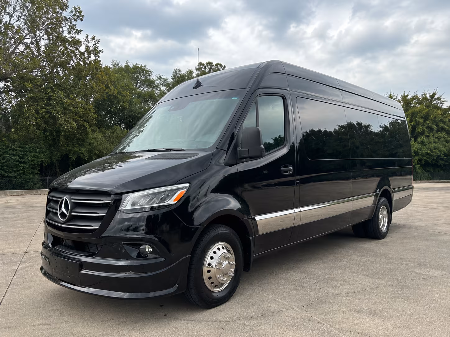 Chattanooga Corporate Transportation party bus exterior