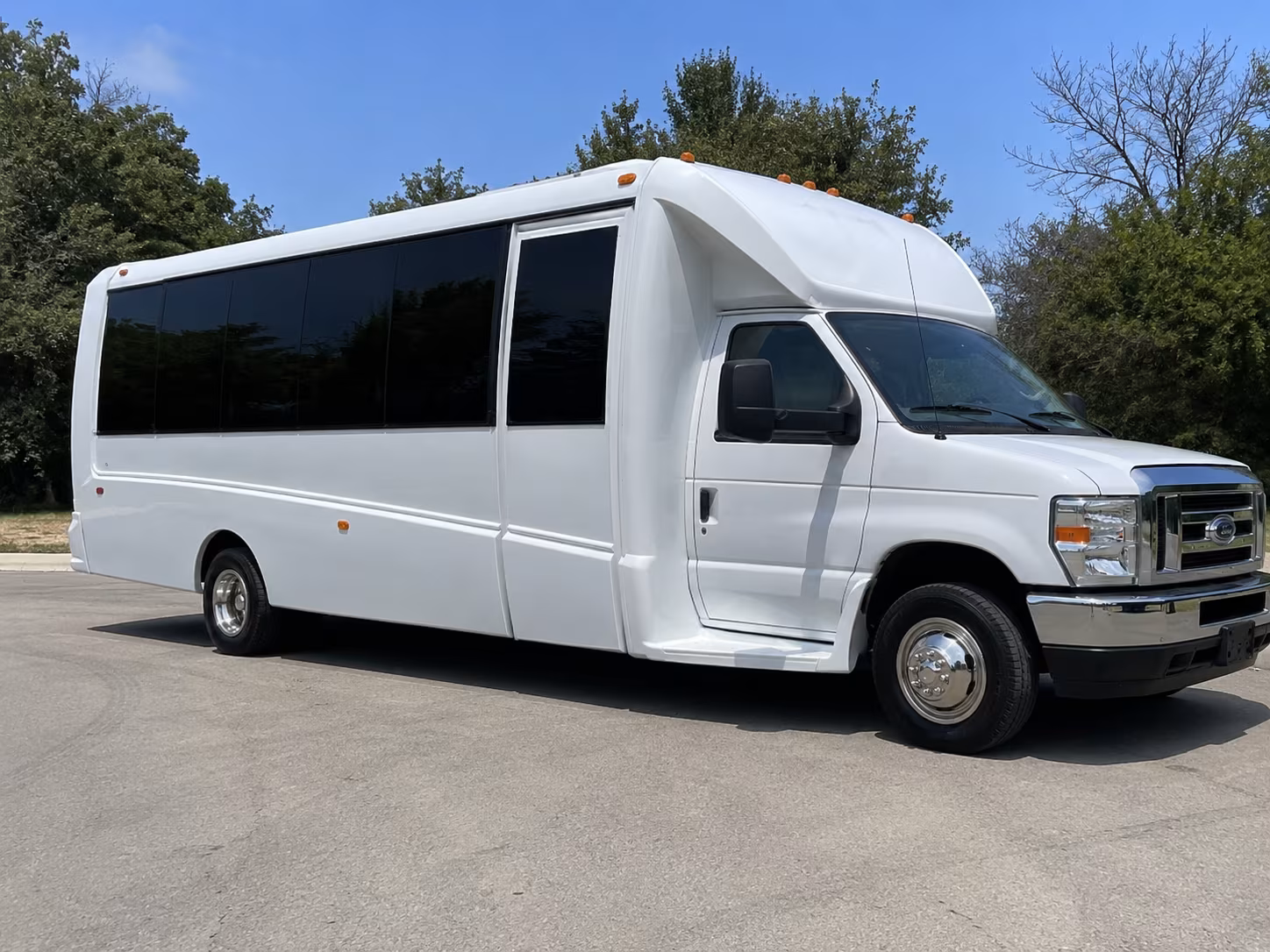 Chattanooga Wedding Transportation party bus exterior