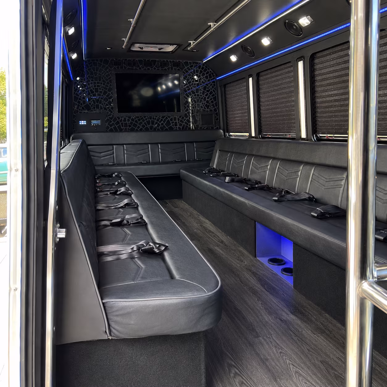Chattanooga Winery Tour & Pub Crawl Transportation party bus exterior
